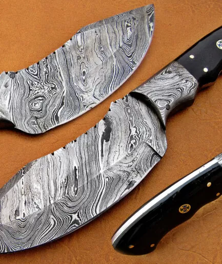 Damascus Steel Blade Knife Skinner With Buffalo Horn Handle 8.5 Inch